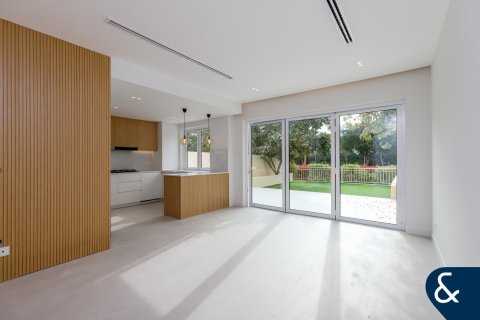 Снять в аренду виллу в Springs 8, The Springs, Дубай: 3 спальни, 157м², № 79197 - фото 1