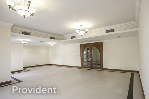 Villa in Dubai Festival City, Dubai 4 bedrooms, 331.2 sq.m. № 2858 - photo 1