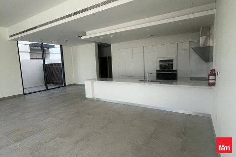 Снять в аренду виллу в Дубае: 4 спальни, 308.2м², № 91830 - фото 2