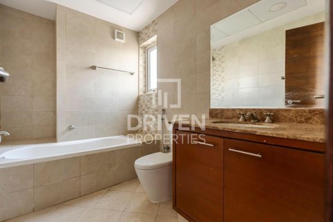 Apartment in Dubai Festival City, Dubai 3 bedrooms, 241.64 sq.m. № 128702 - photo 12