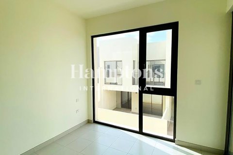 Снять в аренду виллу в Dubai South (Dubai World Central), Дубай: 4 спальни, 215.25625100м², № 94516 - фото 8