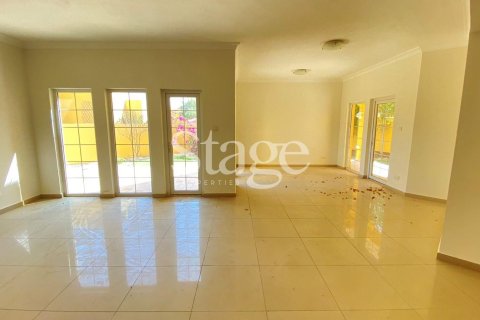 Villa in Dubai Land, Dubai 3 bedrooms, 531 sq.m. № 56241 - photo 18