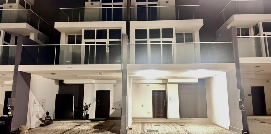 Вилла в Дубае, 5 спален, 112.2м², № 89457