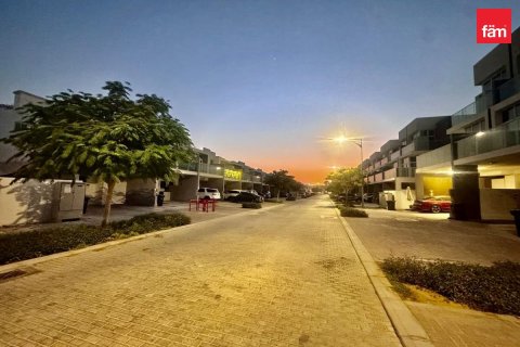 Снять в аренду виллу в Дубае: 5 спален, 112.2м², № 89457 - фото 23