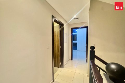 Снять в аренду виллу в Дубае: 5 спален, 112.2м², № 89457 - фото 9