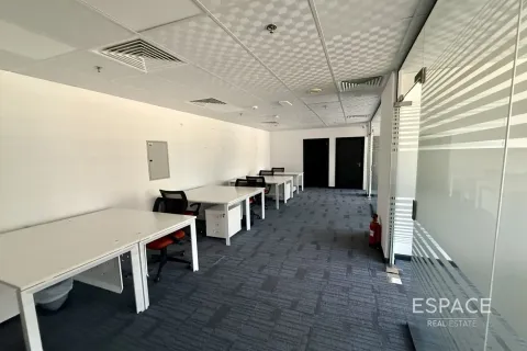 Oficina en Jumeirah Lake Towers, Dubai, 133 m², № 62164 - foto 2