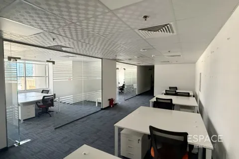 Oficina en Jumeirah Lake Towers, Dubai, 133 m², № 62164 - foto 1