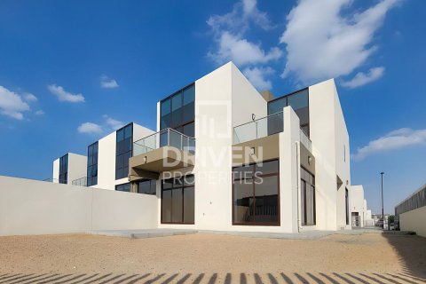 Купить виллу в District 11, Мохаммед Бин Рашид Сити, Дубай: 4 спальни, 554м², № 87329 - фото 1