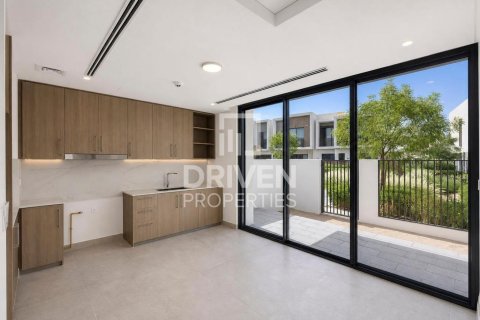 Townhouse in The Valley, Dubai 4 bedrooms, 261.52 sq.m. № 141107 - photo 2
