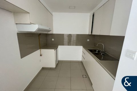 Снять в аренду квартиру в Zahra Breeze Apartments, Town Square, Дубай: 3 спальни, 223м², № 76285 - фото 6