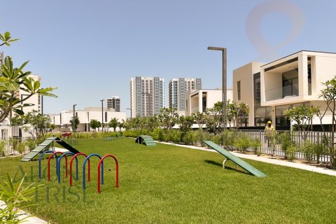 Villa en Murooj Al Furjan, Al Furjan, Dubai, 4 dormitorios, 547 m², № 61017 - foto 1