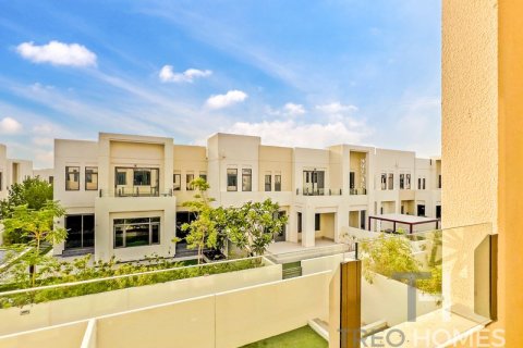 Villa in Reem, Dubai 3 bedrooms, 220 sq.m. № 13443 - photo 8