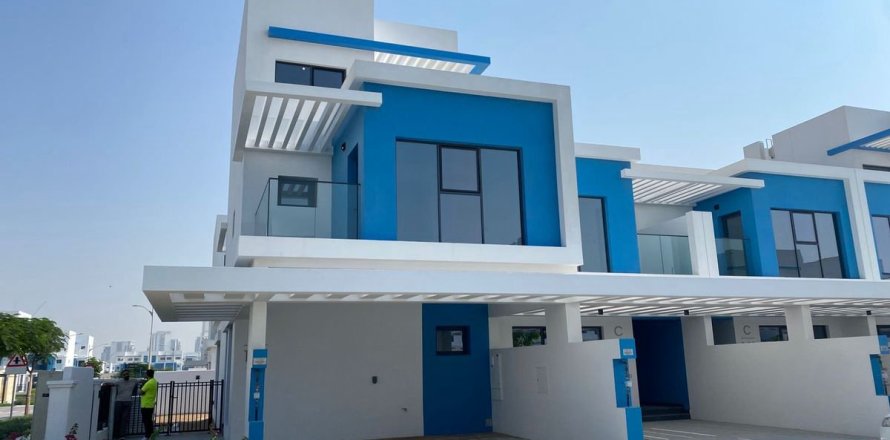 Townhouse in Dubai 5 bedrooms, 215.1 sq.m. № 69428