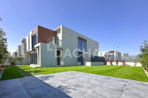 Снять в аренду квартиру в Dubai Land, Дубай: 4 спальни, 244.7м², № 6589 - фото 1