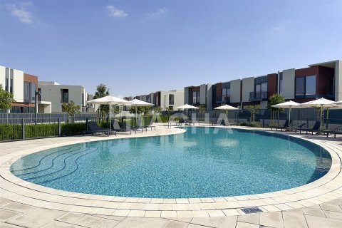 Снять в аренду квартиру в Dubai Land, Дубай: 4 спальни, 244.7м², № 6589 - фото 14