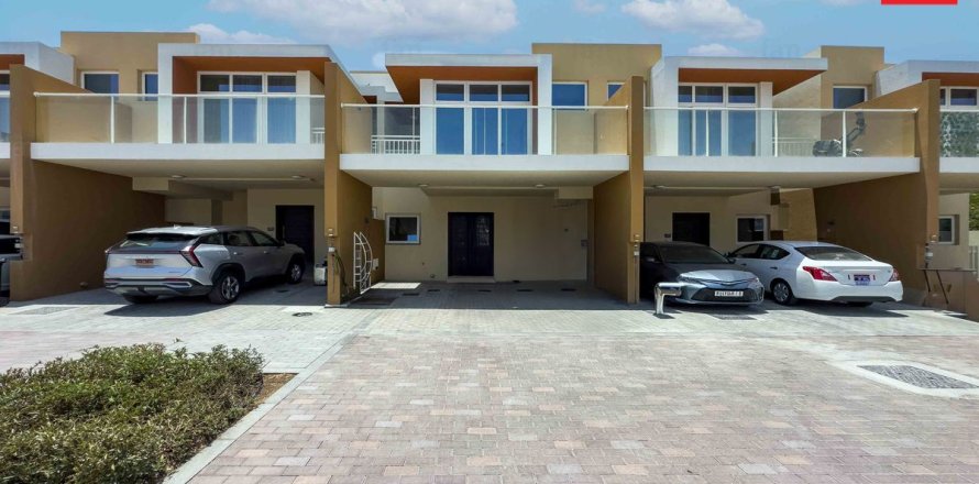 Таунхаус в Дубае, 3 спальни, 112.2м², № 24562