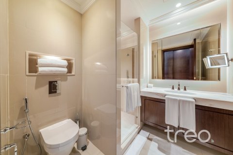 Apartment in Burj Khalifa, Dubai 3 bedrooms, 202.71 sq.m. № 138084 - photo 2