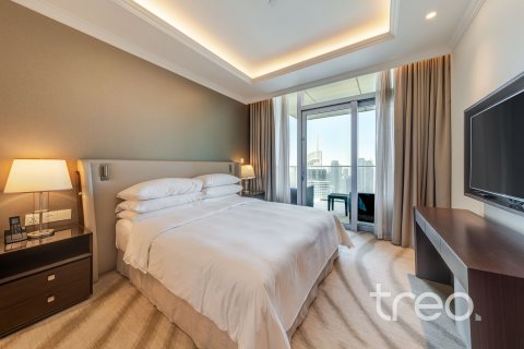 Apartment in Burj Khalifa, Dubai 3 bedrooms, 202.71 sq.m. № 138084 - photo 15