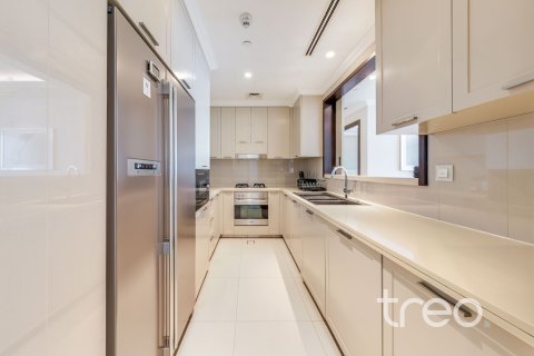 Apartment in Burj Khalifa, Dubai 3 bedrooms, 202.71 sq.m. № 138084 - photo 17