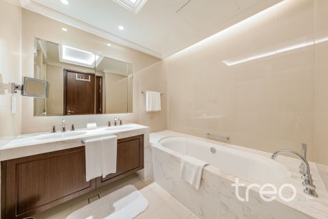 Apartment in Burj Khalifa, Dubai 3 bedrooms, 202.71 sq.m. № 138084 - photo 6
