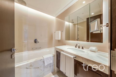 Apartment in Burj Khalifa, Dubai 3 bedrooms, 202.71 sq.m. № 138084 - photo 10
