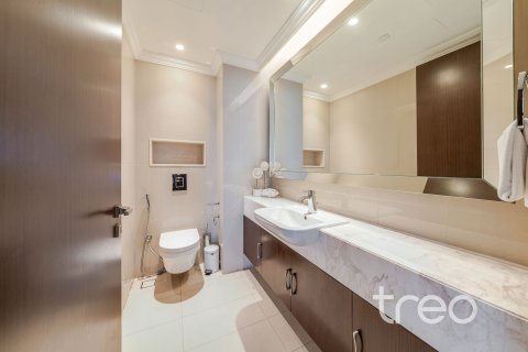 Apartment in Burj Khalifa, Dubai 3 bedrooms, 202.71 sq.m. № 138084 - photo 16