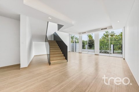 Снять в аренду виллу в Аль-Барари, Дубай: 4 спальни, 458.94м², № 138085 - фото 3