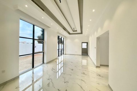 Villa in Al Barsha, Dubai 5 bedrooms, 1016.6 sq.m. № 52554 - photo 10