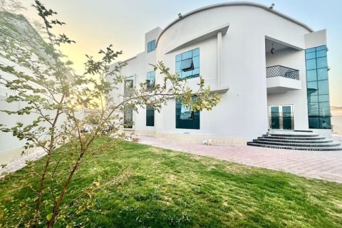 Villa in Al Barsha, Dubai 5 bedrooms, 1393.5 sq.m. № 52558 - photo 7