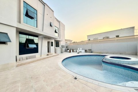 Villa in Al Barsha, Dubai 5 bedrooms, 1393.5 sq.m. № 52558 - photo 1