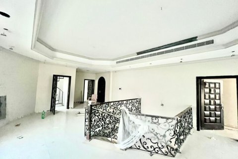 Villa in Al Barsha, Dubai 5 bedrooms, 1393.5 sq.m. № 52558 - photo 6