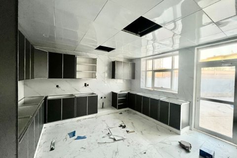 Villa in Al Barsha, Dubai 5 bedrooms, 1393.5 sq.m. № 52558 - photo 10