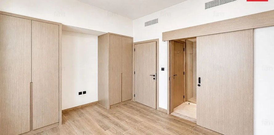 Таунхаус в Дубае, 4 спальни, 144м², № 110797