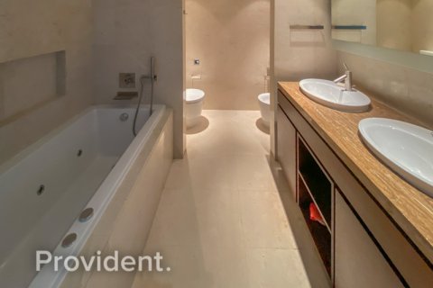 Apartment in ARMANI RESIDENCES in Downtown Dubai (Downtown Burj Dubai), Dubai 2 bedrooms, 159.4 sq.m. № 30565 - photo 6