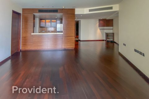 Apartment in ARMANI RESIDENCES in Downtown Dubai (Downtown Burj Dubai), Dubai 2 bedrooms, 159.4 sq.m. № 30564 - photo 4