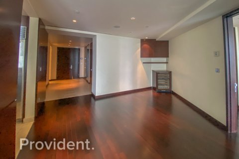 Apartment in ARMANI RESIDENCES in Downtown Dubai (Downtown Burj Dubai), Dubai 2 bedrooms, 159.4 sq.m. № 30564 - photo 5