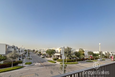 Villa en Tilal Al Ghaf, Dubai, 3 dormitorios, 202 m², № 91132 - foto 2