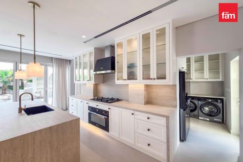 Villa en Dubai, 5 dormitorios, 593.2 m², № 86039 - foto 14