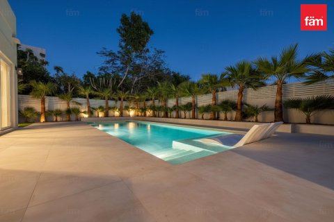 Villa en Dubai, 5 dormitorios, 593.2 m², № 86039 - foto 5