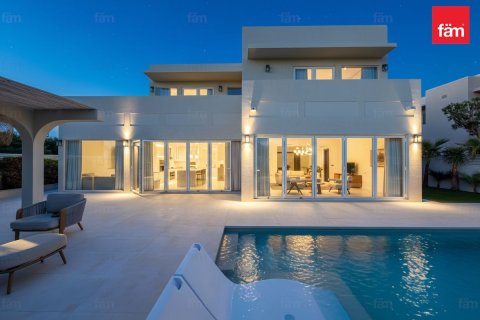 Villa en Dubai, 5 dormitorios, 593.2 m², № 86039 - foto 2