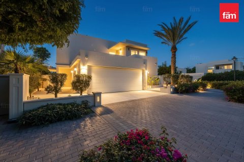 Villa en Dubai, 5 dormitorios, 593.2 m², № 86039 - foto 30