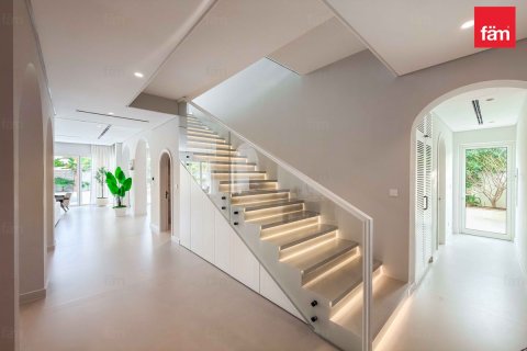 Villa en Dubai, 5 dormitorios, 593.2 m², № 86039 - foto 11