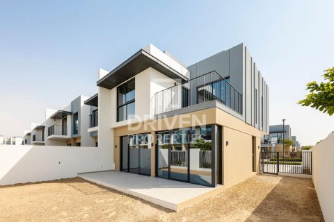 Townhouse in The Valley, Dubai 4 bedrooms, 260 sq.m. № 87411 - photo 1