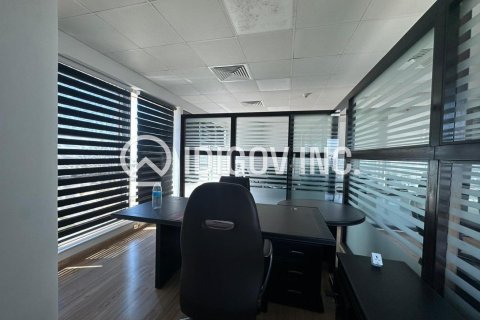 Снять в аренду офис в Churchill Towers, Бизнес-Бэй, Дубай: 87м², № 38321 - фото 13
