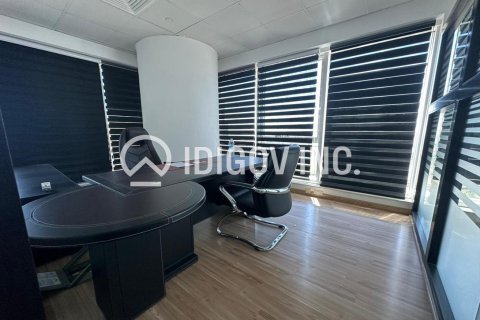Снять в аренду офис в Churchill Towers, Бизнес-Бэй, Дубай: 87м², № 38321 - фото 8