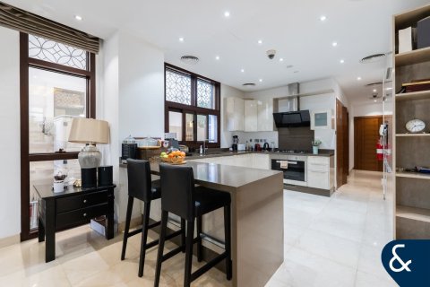 Купить виллу в Jumeirah Park Homes, Jumeirah Park, Дубай: 4 спальни, 733м², № 78975 - фото 10