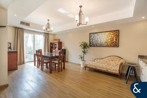 Купить виллу в Springs 15, The Springs, Дубай: 3 спальни, 290м², № 78976 - фото 1