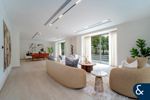 Villa en Victory Heights, Dubai Sports City, Dubai, 5 dormitorios, 557 m², № 78969 - foto 7