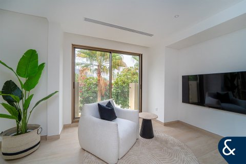 Villa en Victory Heights, Dubai Sports City, Dubai, 5 dormitorios, 557 m², № 78969 - foto 13