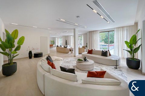 Villa en Victory Heights, Dubai Sports City, Dubai, 5 dormitorios, 557 m², № 78969 - foto 2